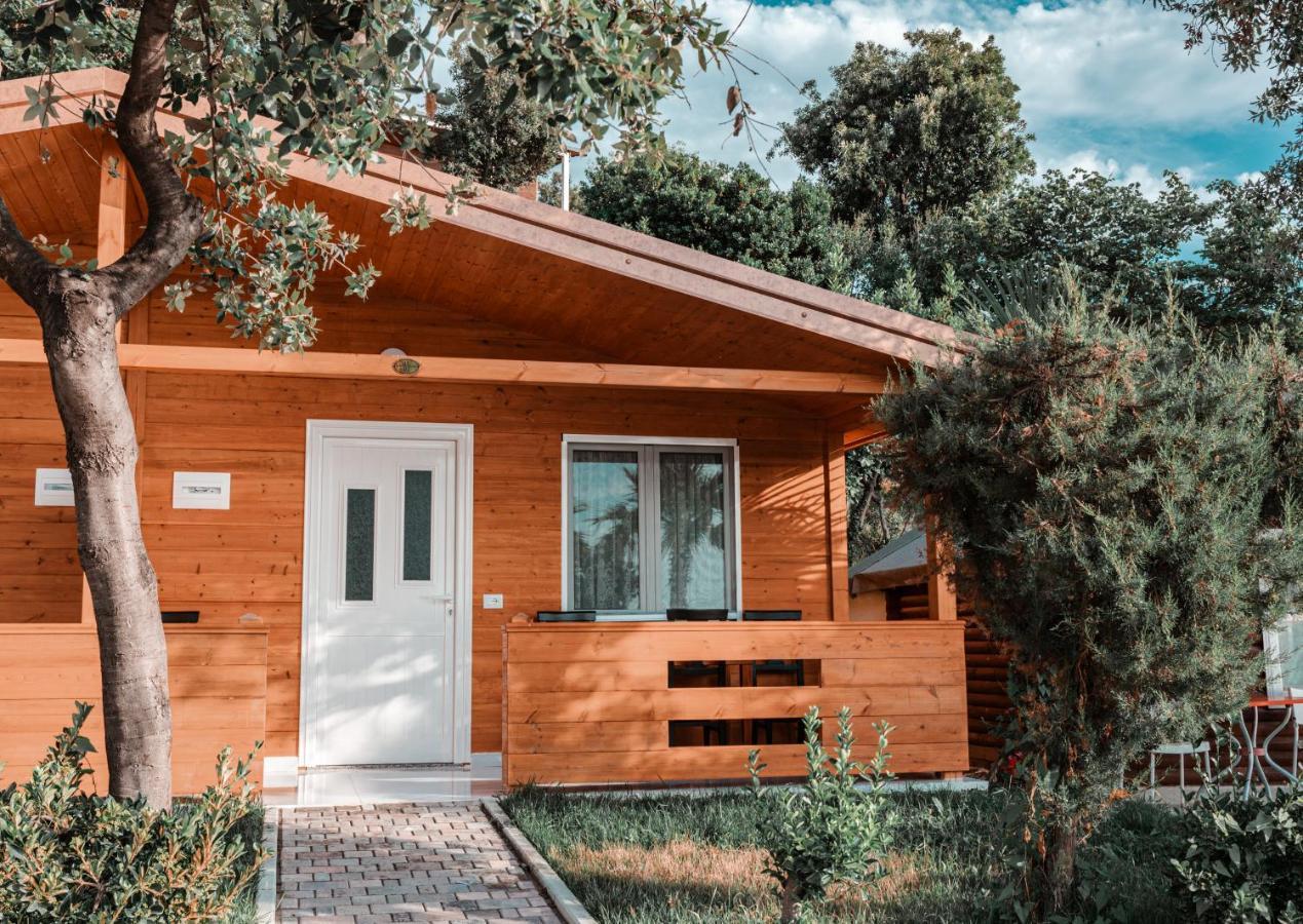 Plazhi Gjeneralit - Small Cabins - Bungalows - Apartaments - Villas - Suite Kavaja Exterior foto