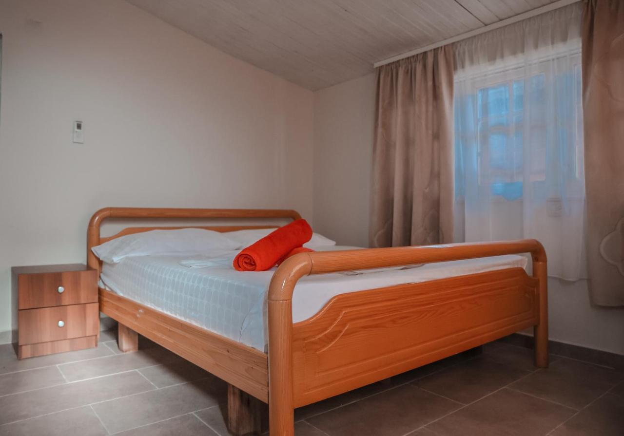 Plazhi Gjeneralit - Small Cabins - Bungalows - Apartaments - Villas - Suite Kavaja Exterior foto
