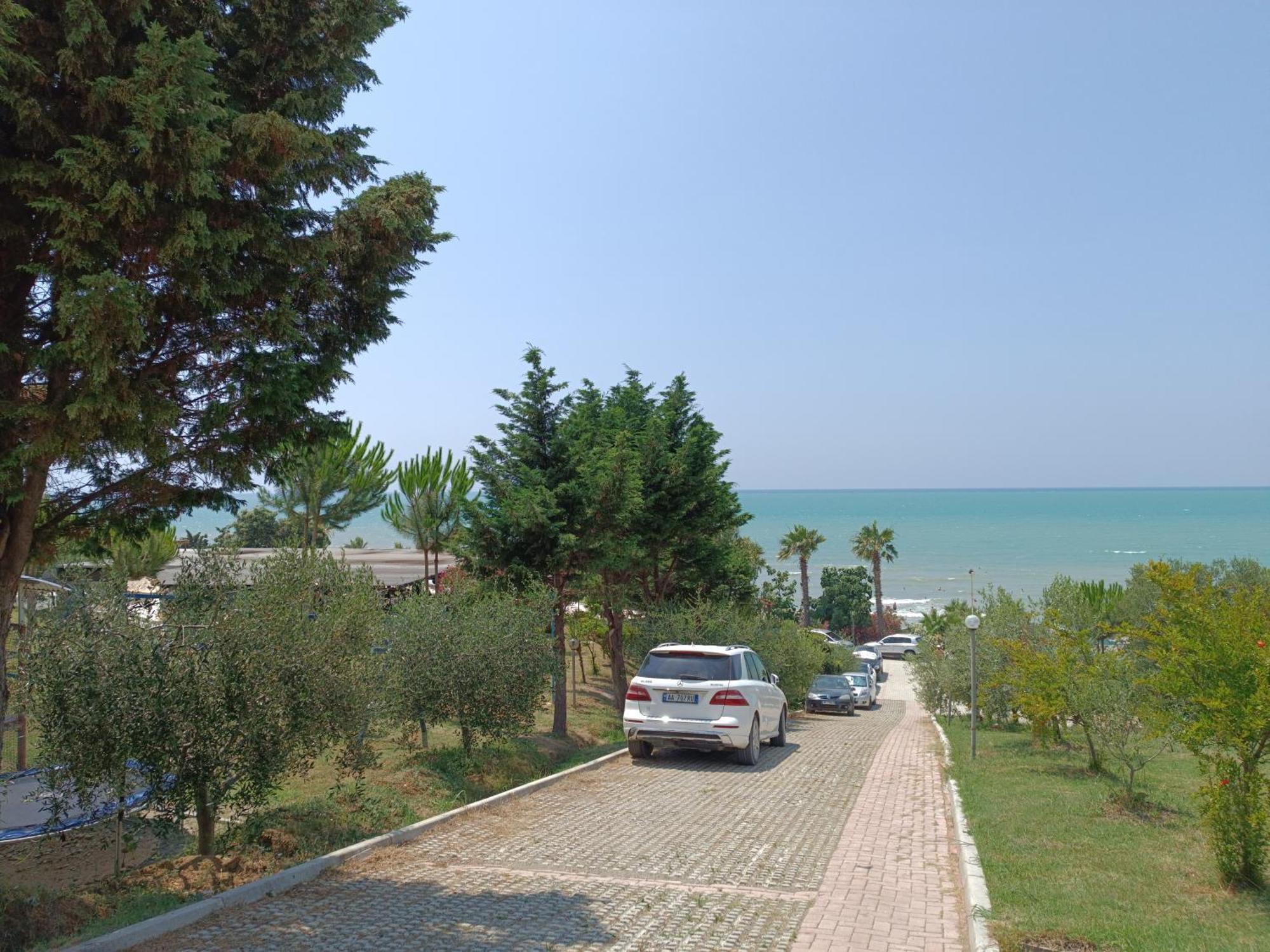 Plazhi Gjeneralit - Small Cabins - Bungalows - Apartaments - Villas - Suite Kavaja Exterior foto