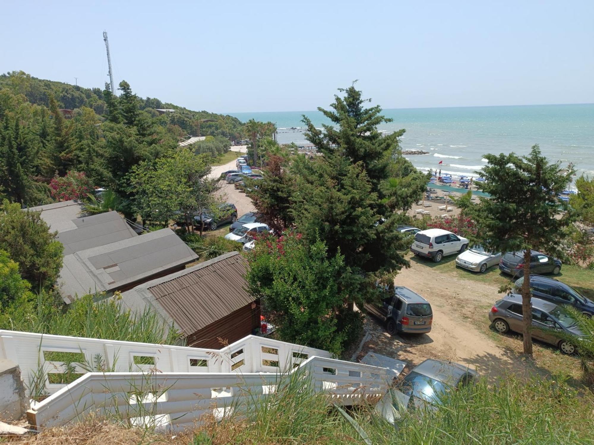 Plazhi Gjeneralit - Small Cabins - Bungalows - Apartaments - Villas - Suite Kavaja Exterior foto
