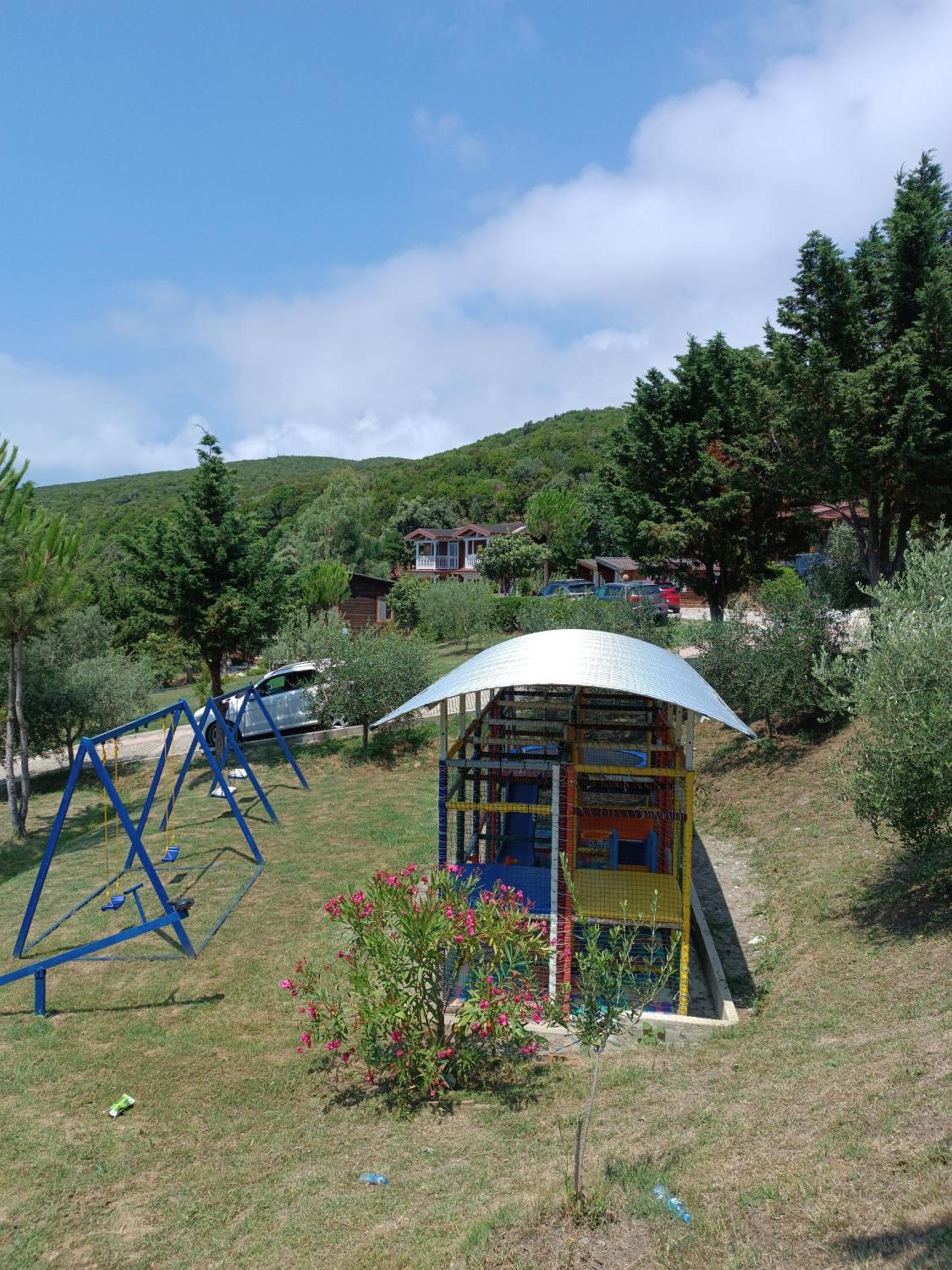 Plazhi Gjeneralit - Small Cabins - Bungalows - Apartaments - Villas - Suite Kavaja Exterior foto