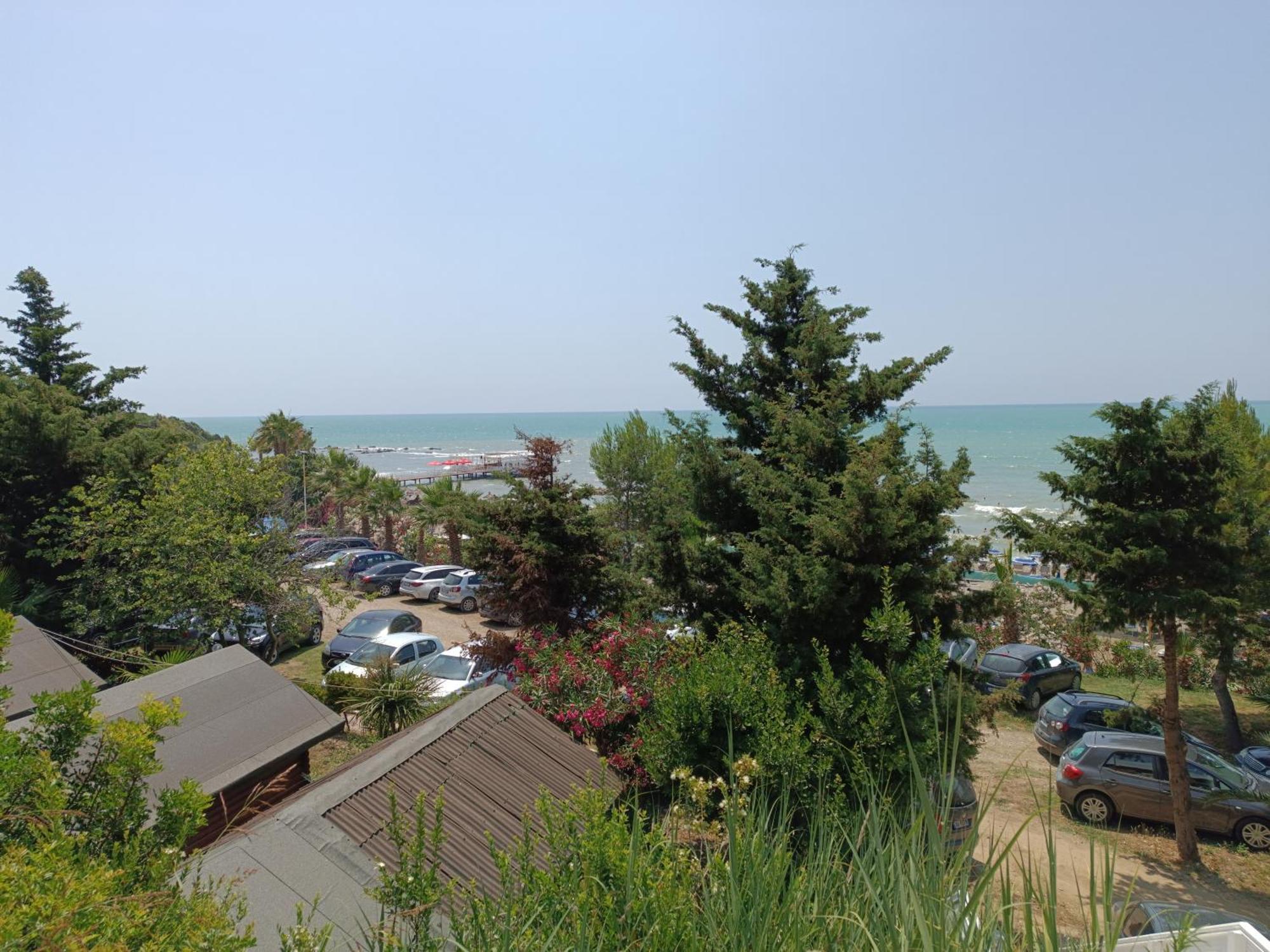 Plazhi Gjeneralit - Small Cabins - Bungalows - Apartaments - Villas - Suite Kavaja Exterior foto