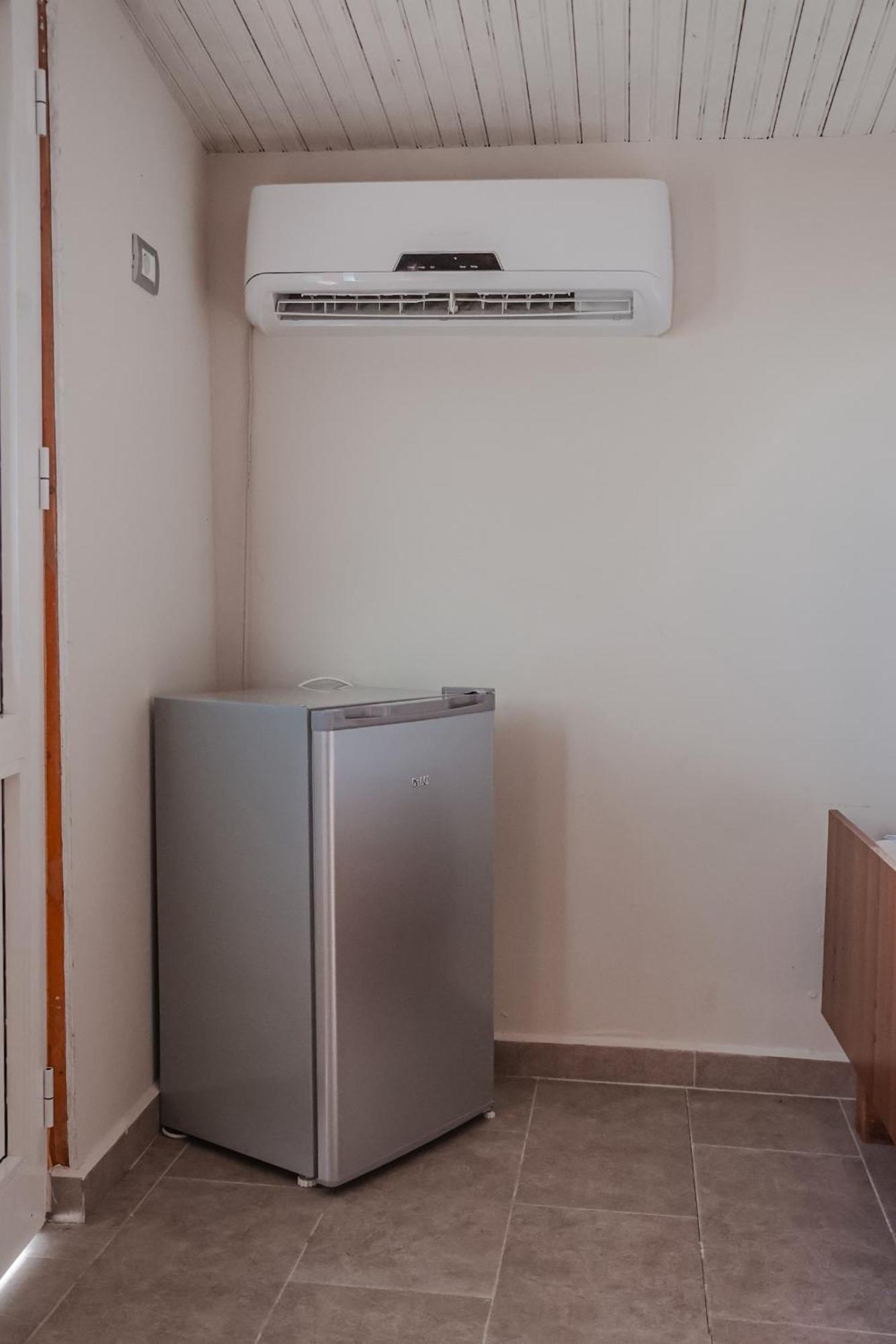 Plazhi Gjeneralit - Small Cabins - Bungalows - Apartaments - Villas - Suite Kavaja Exterior foto